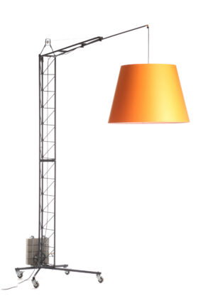 4ROOM põrandavalgusti Crane